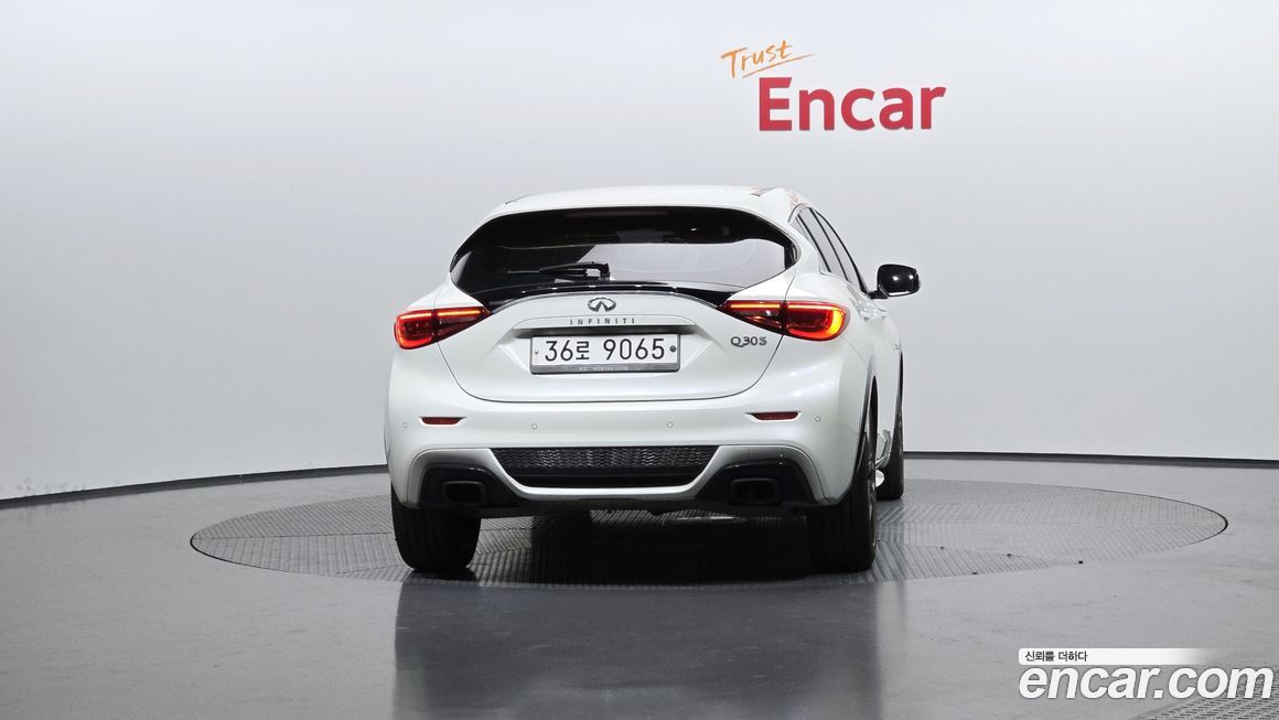 Infiniti Q30 2017