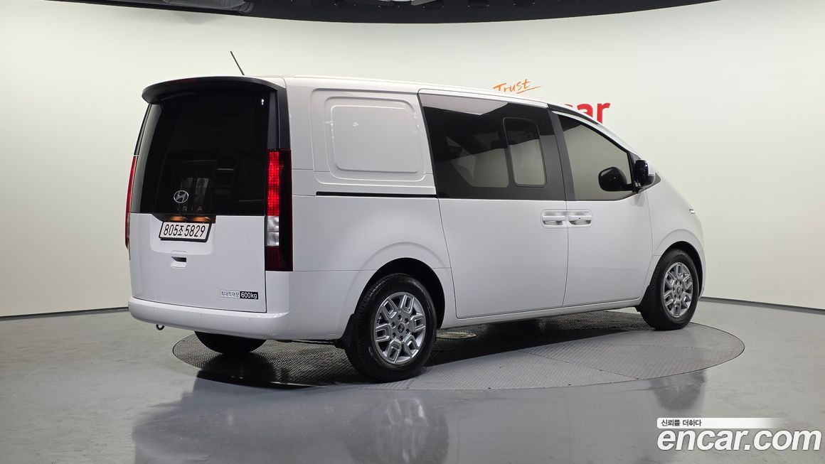 Hyundai Staria 2025