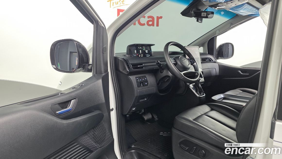 Hyundai Staria 2025