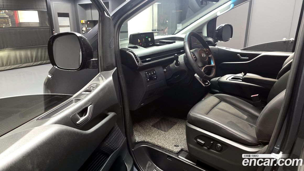 Hyundai Staria 2025