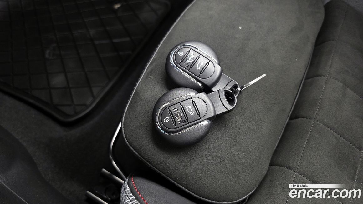 Mini Cooper Convertible 2023