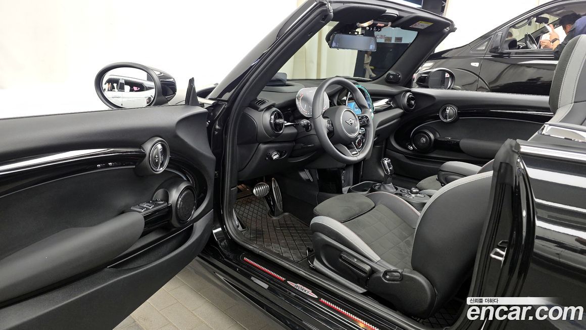 Mini Cooper Convertible 2023