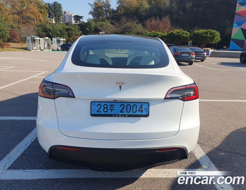 Tesla Model Y 2024