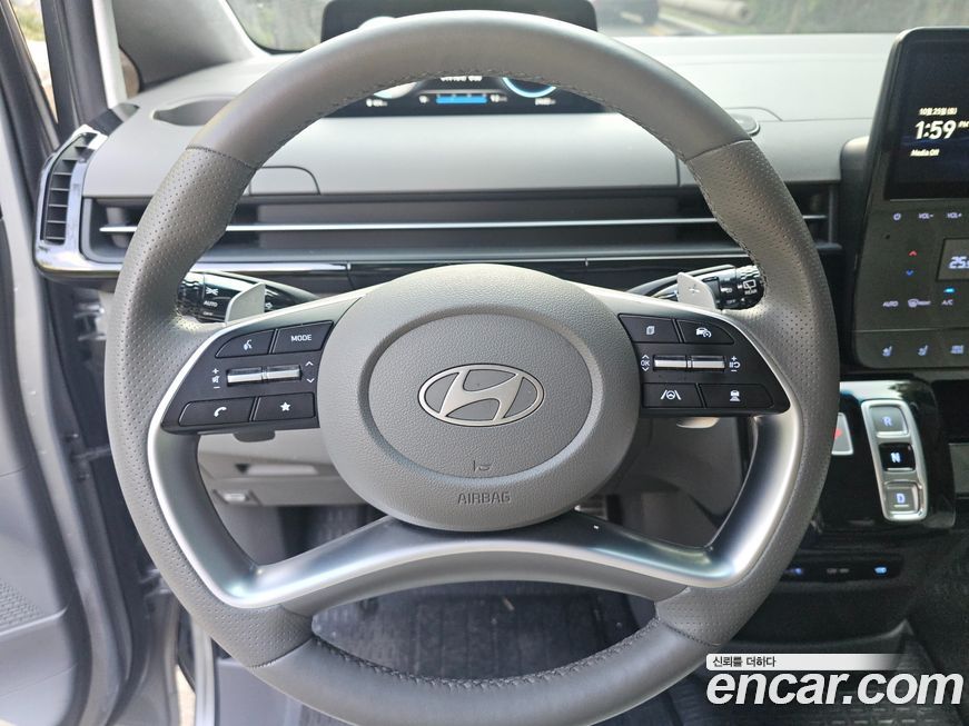 Hyundai Staria 2025