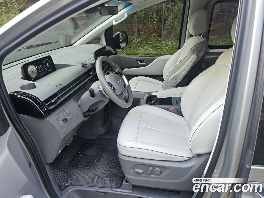 Hyundai Staria 2025