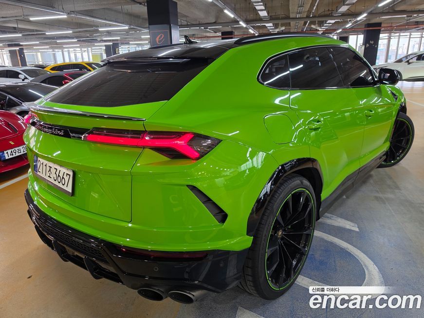 Lamborghini Urus 2021