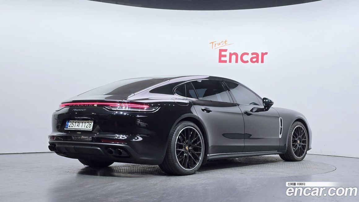 Porsche Panamera 2022