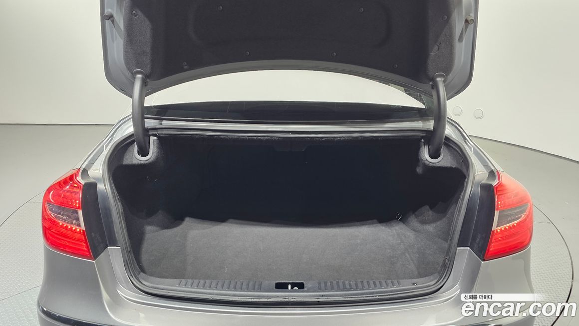 Hyundai Genesis 2013