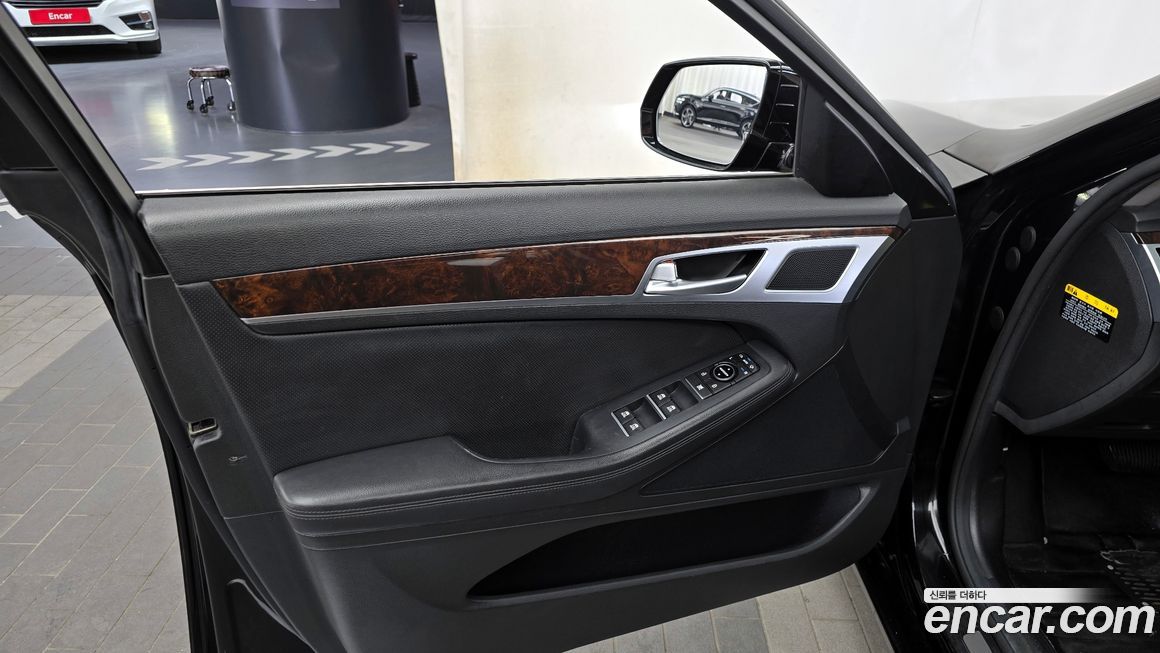 Hyundai Genesis 2016