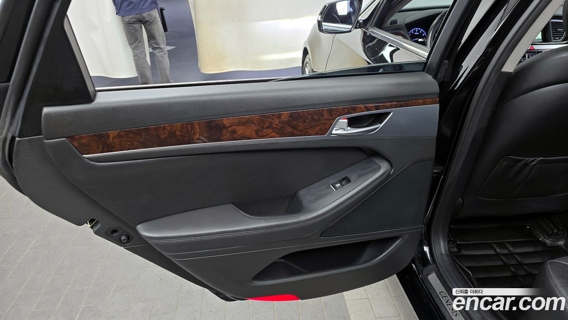 Hyundai Genesis 2016