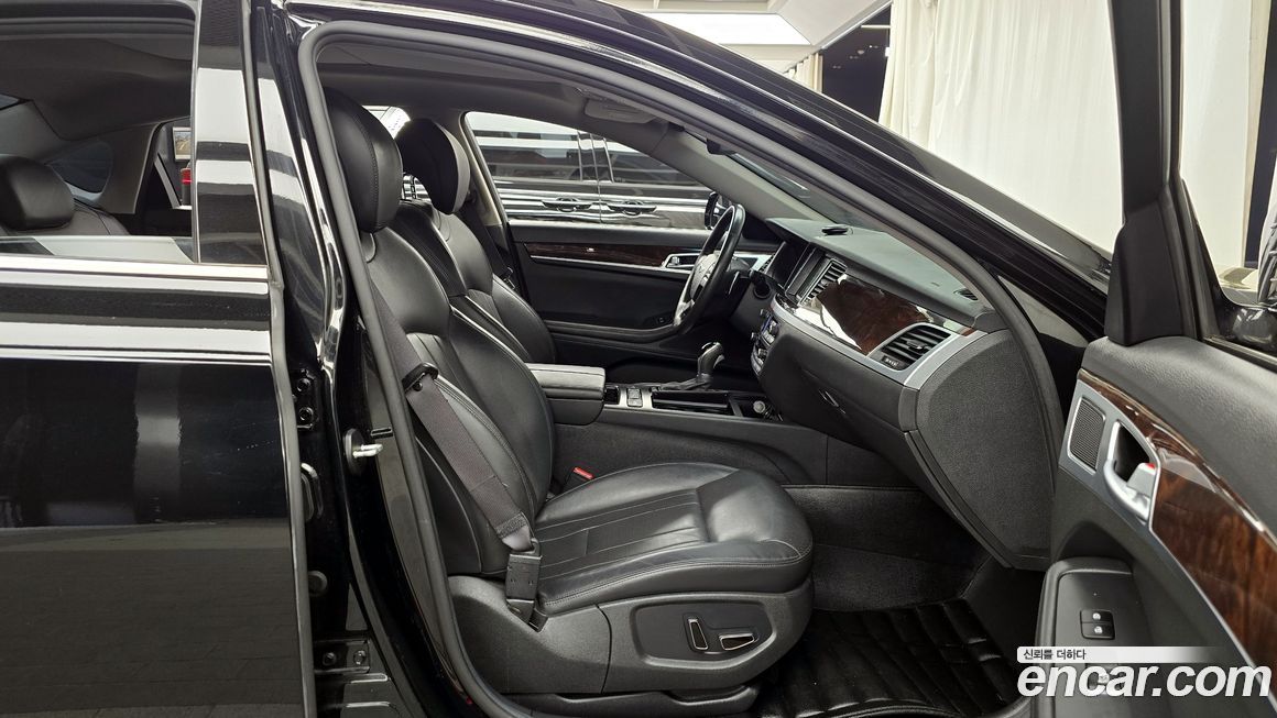 Hyundai Genesis 2016