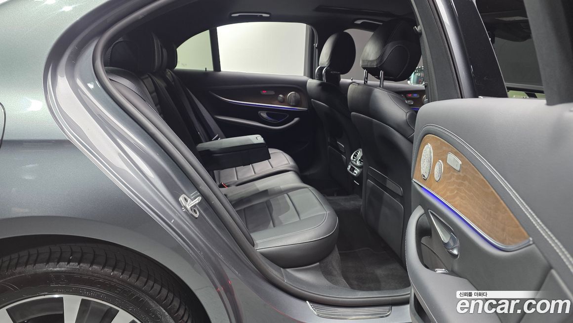 Mercedes-Benz E-Class 2021