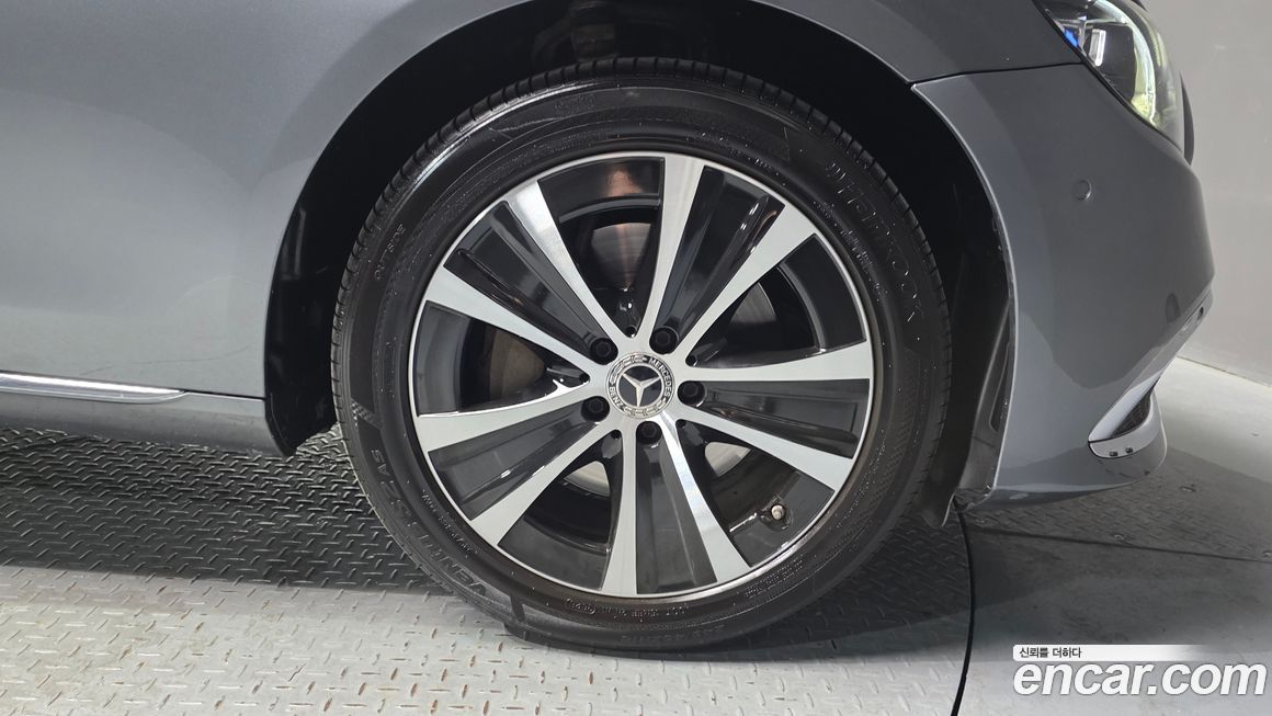 Mercedes-Benz E-Class 2021