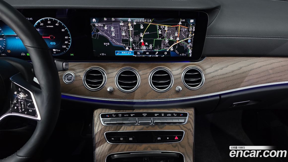 Mercedes-Benz E-Class 2021