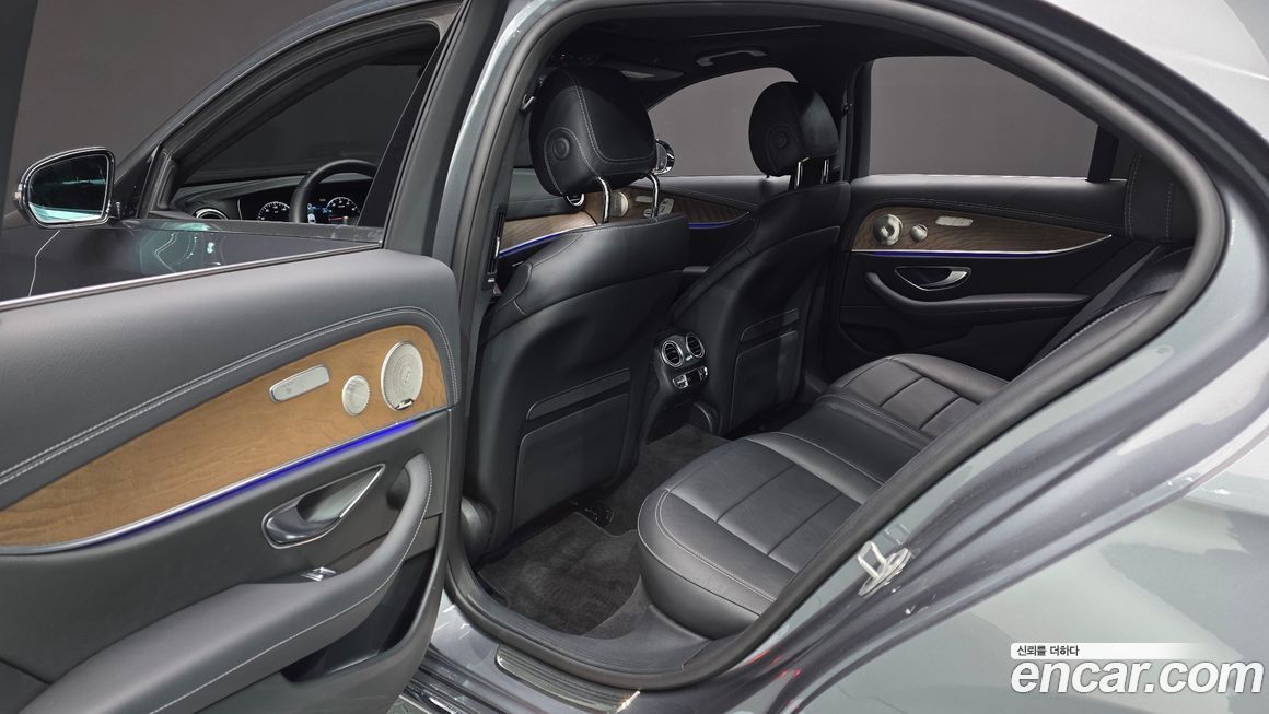 Mercedes-Benz E-Class 2021