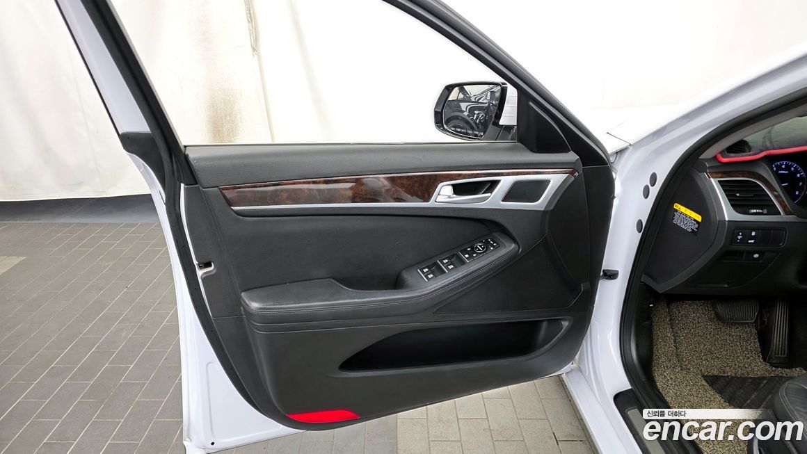 Hyundai Genesis 2016