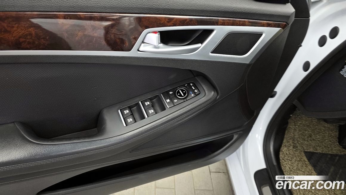 Hyundai Genesis 2016