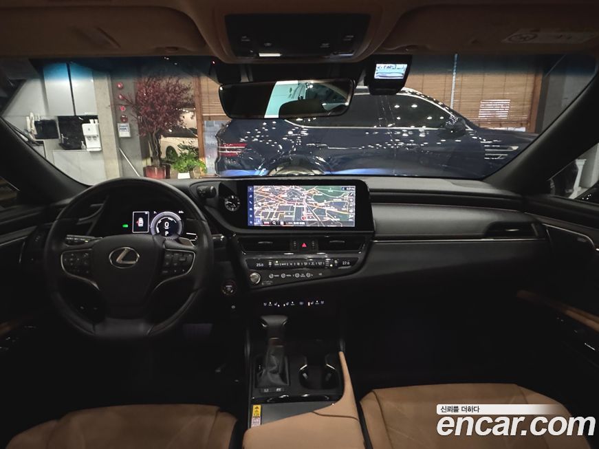 Lexus ES 2025