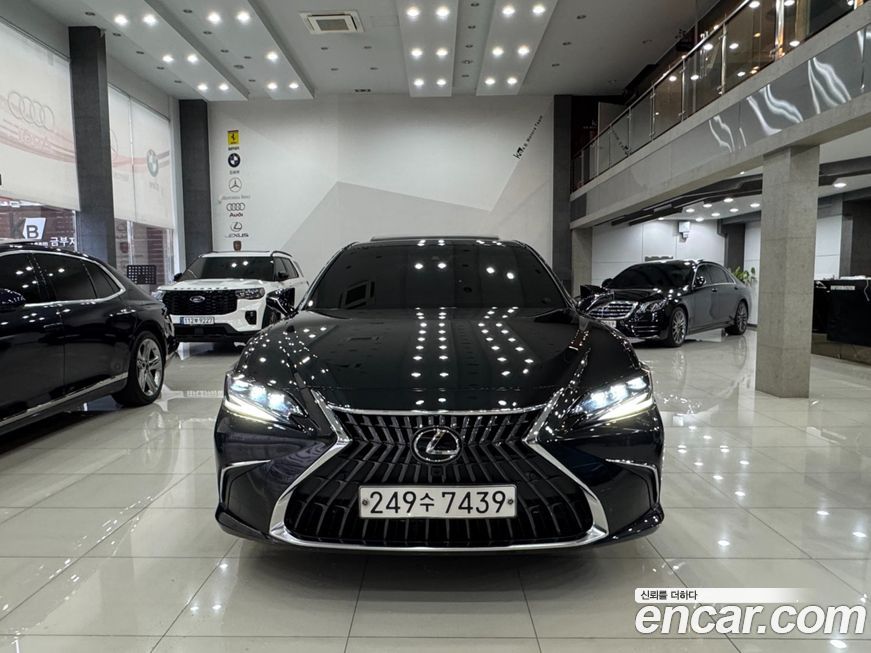 Lexus ES 2025