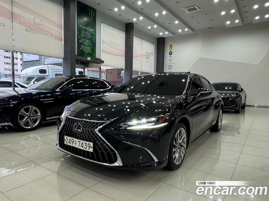 Lexus ES 2025
