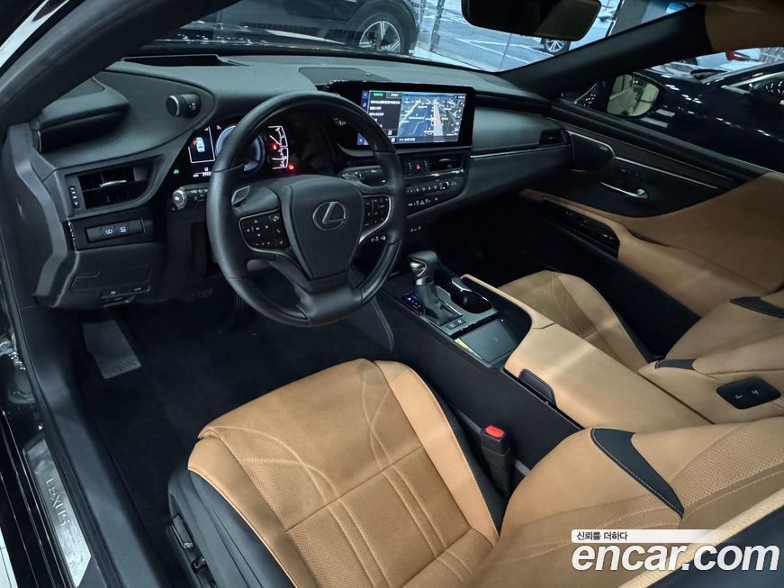 Lexus ES 2025