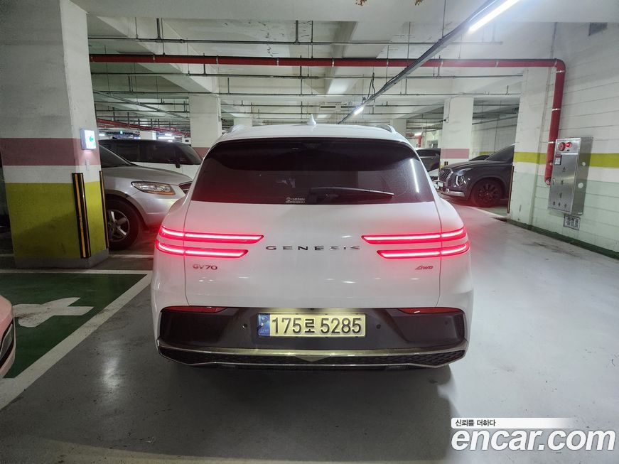 Genesis GV70 2025