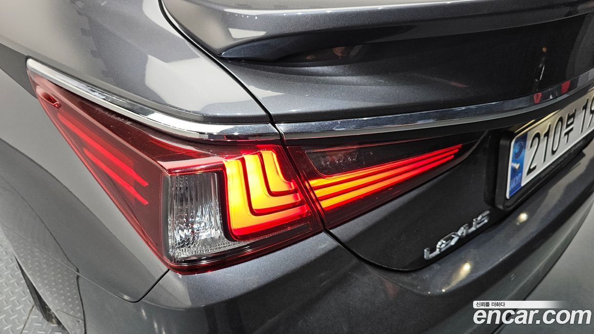 Lexus ES 2022