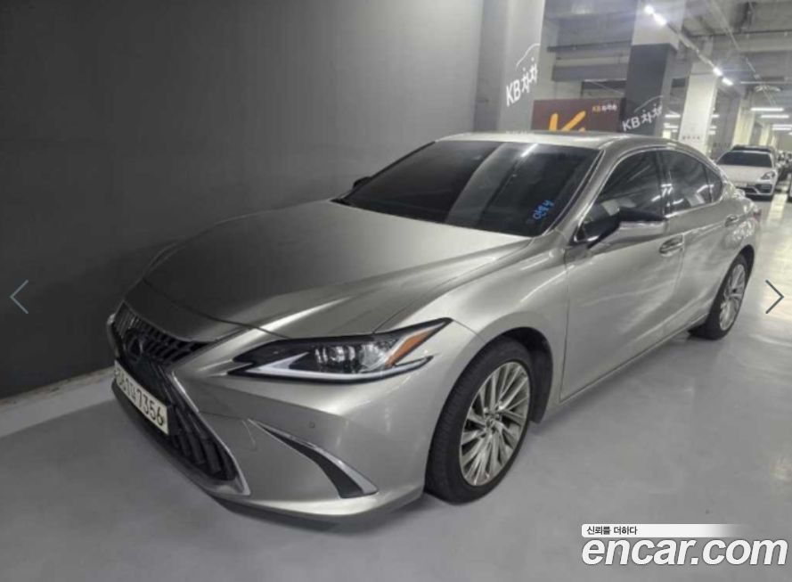 Lexus ES 2025