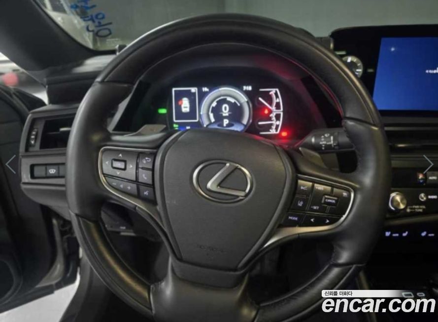Lexus ES 2025