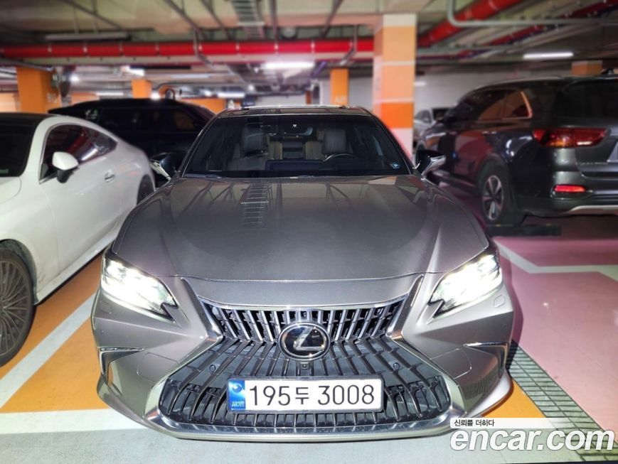 Lexus ES 2023