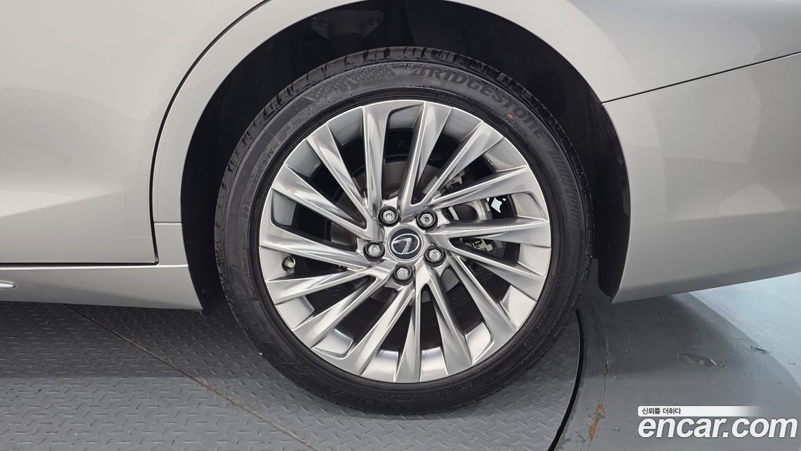 Lexus ES 2026