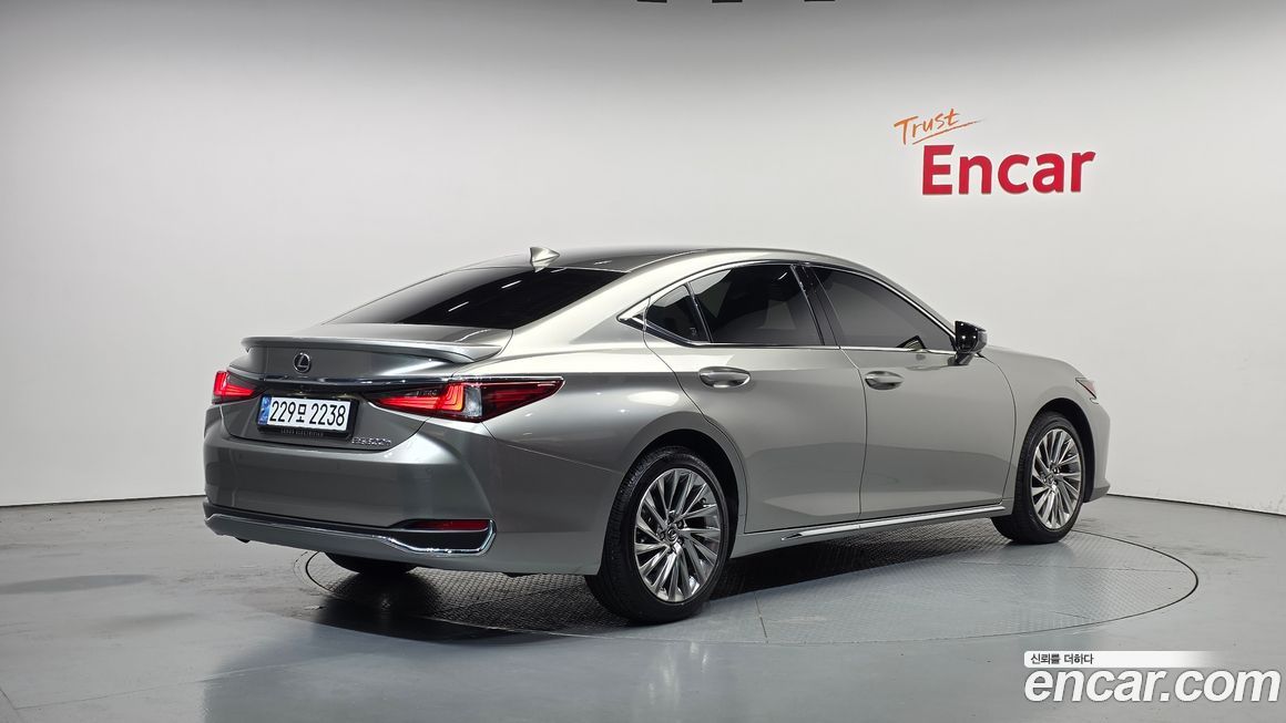 Lexus ES 2026