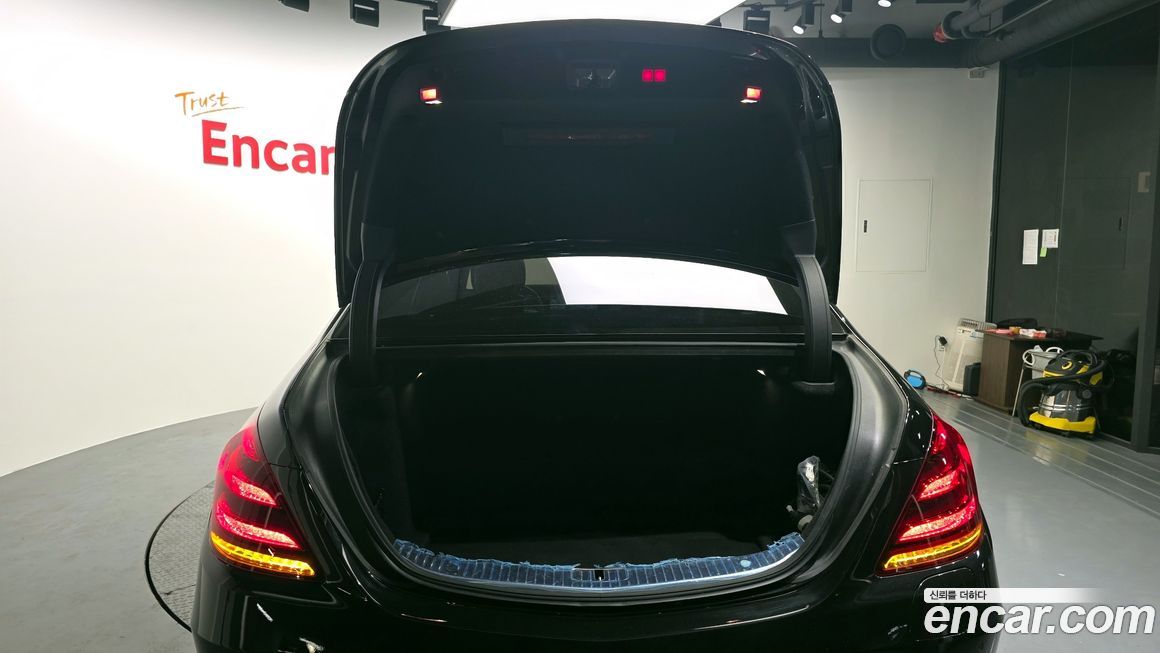 Mercedes-Benz S-Class 2020