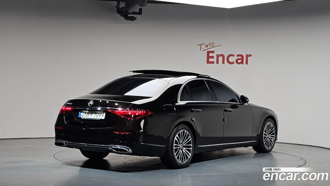 Mercedes-Benz S-Class 2021