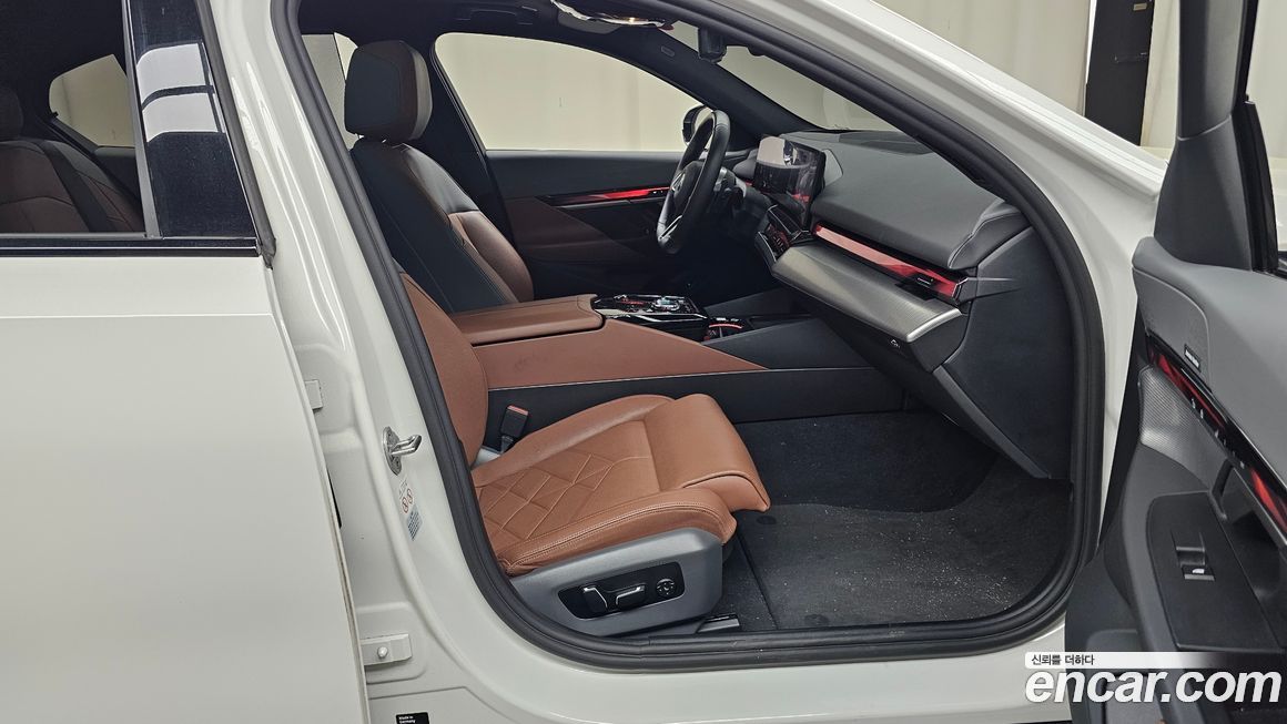 BMW 5-Series 2024