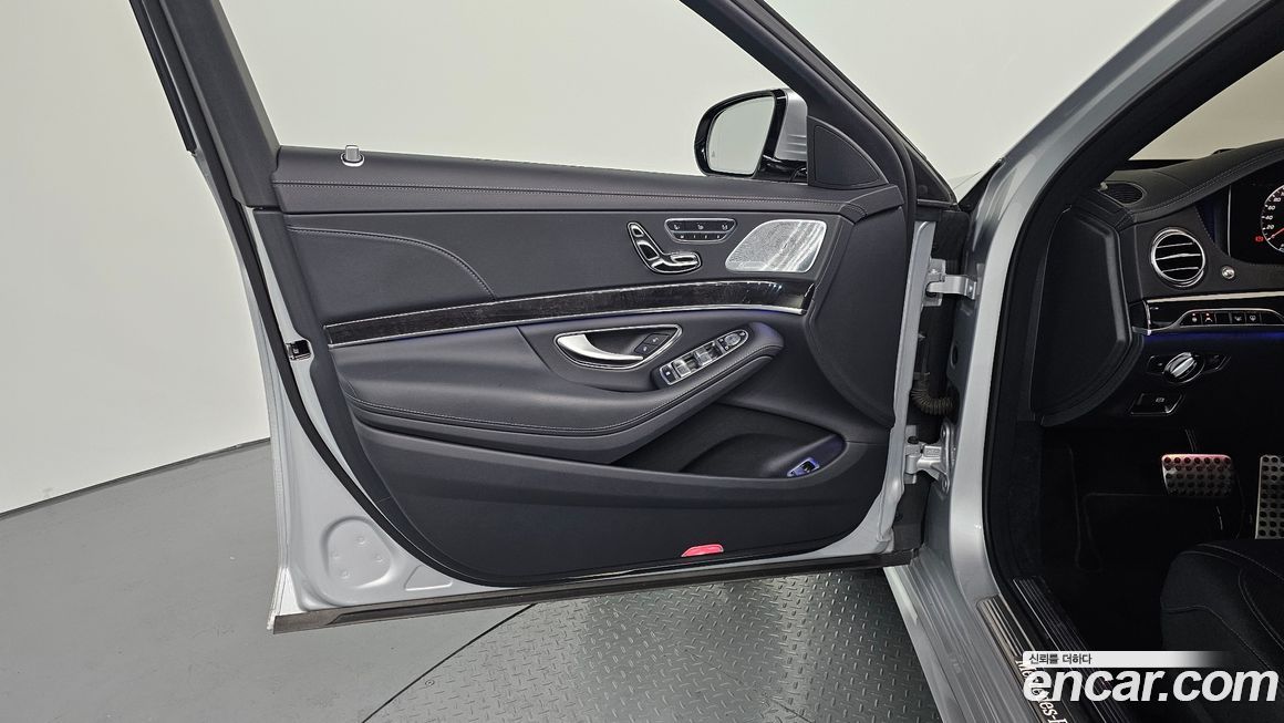 Mercedes-Benz S-Class 2020