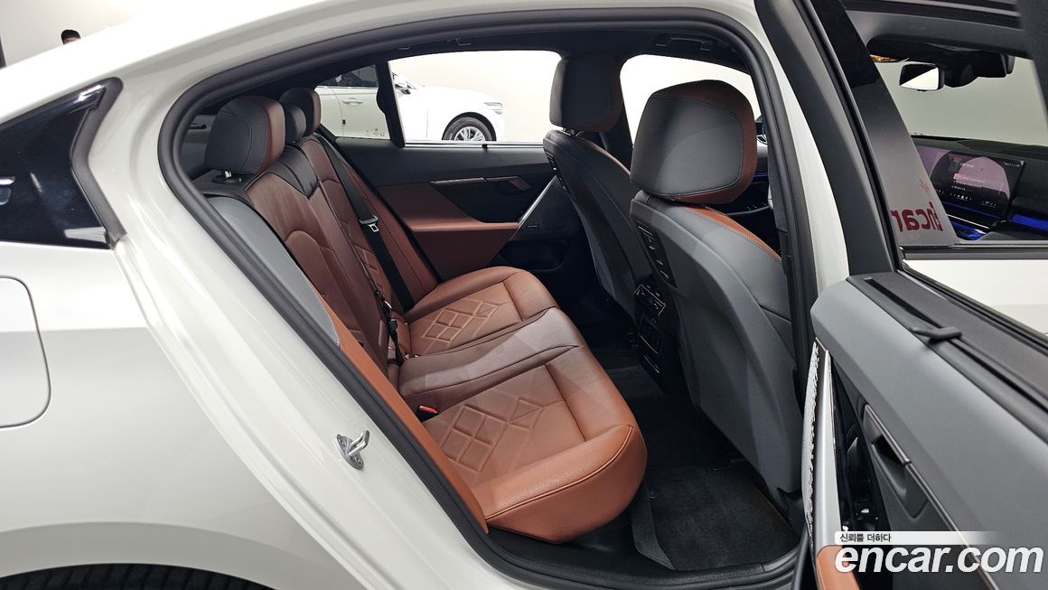 BMW 5-Series 2025