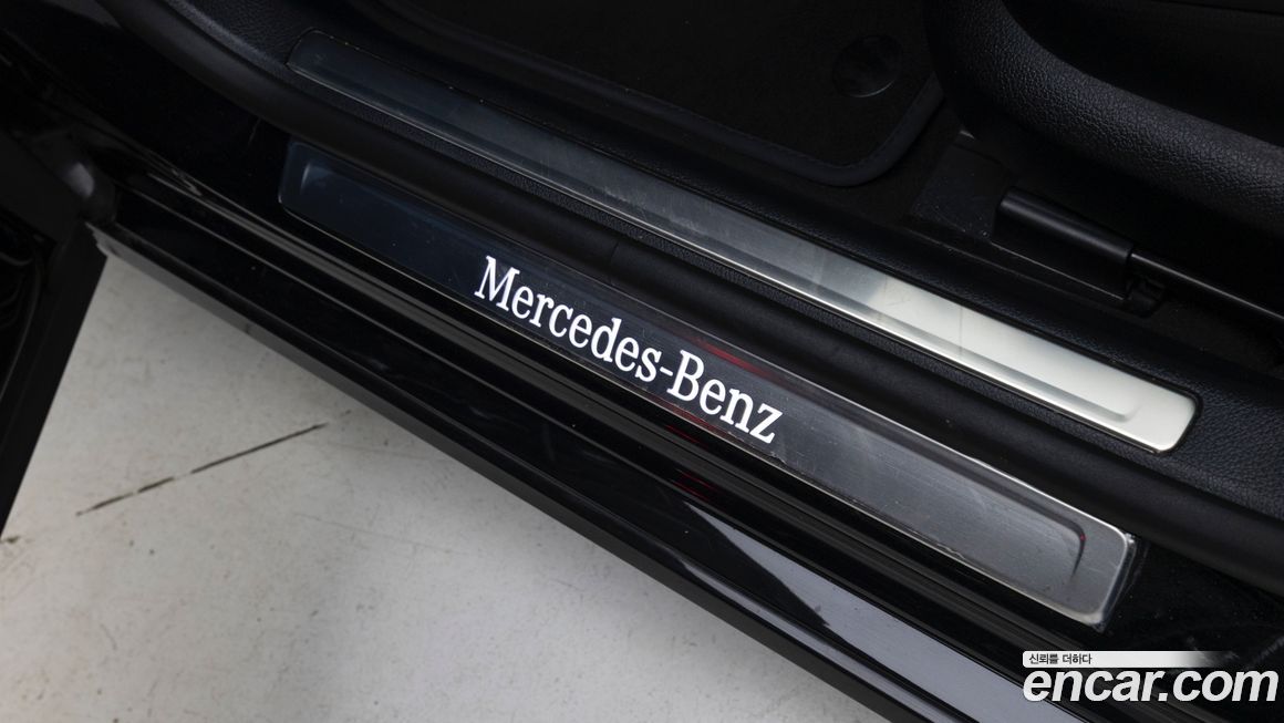 Mercedes-Benz S-Class 2025