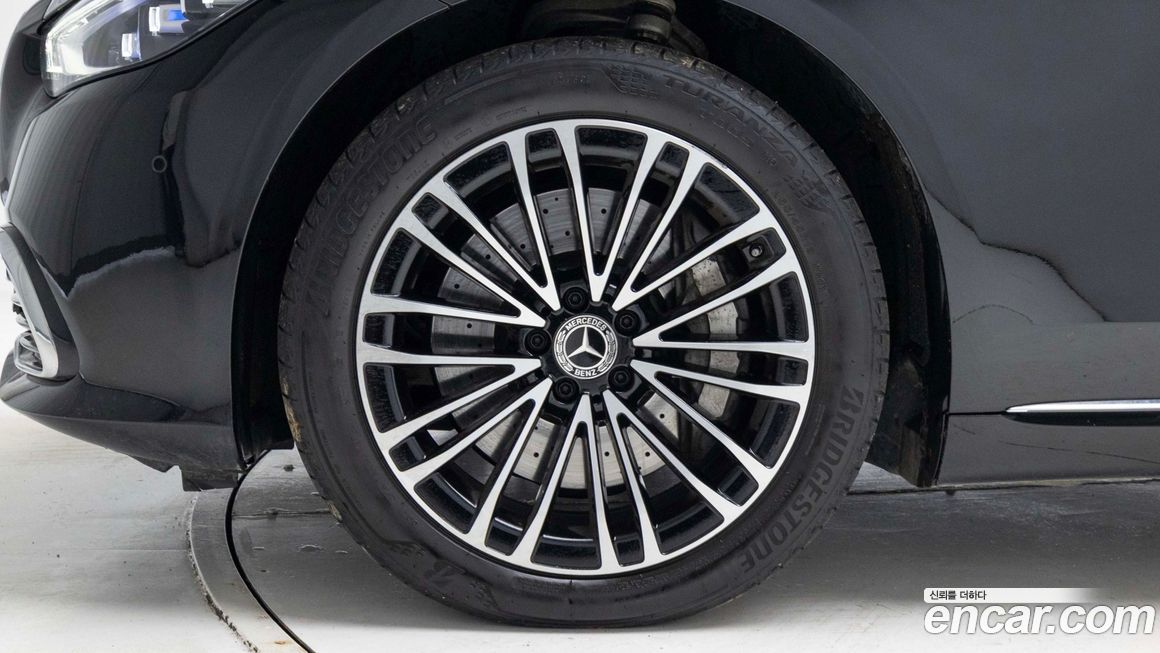 Mercedes-Benz S-Class 2025