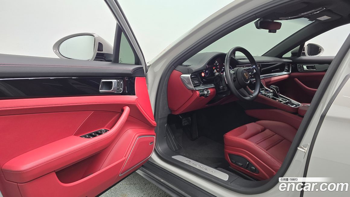 Porsche Panamera 2023