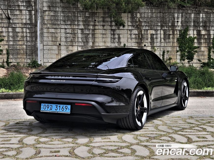 Porsche Taycan 2025