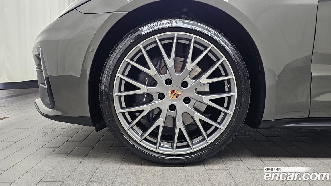 Porsche Panamera 2025