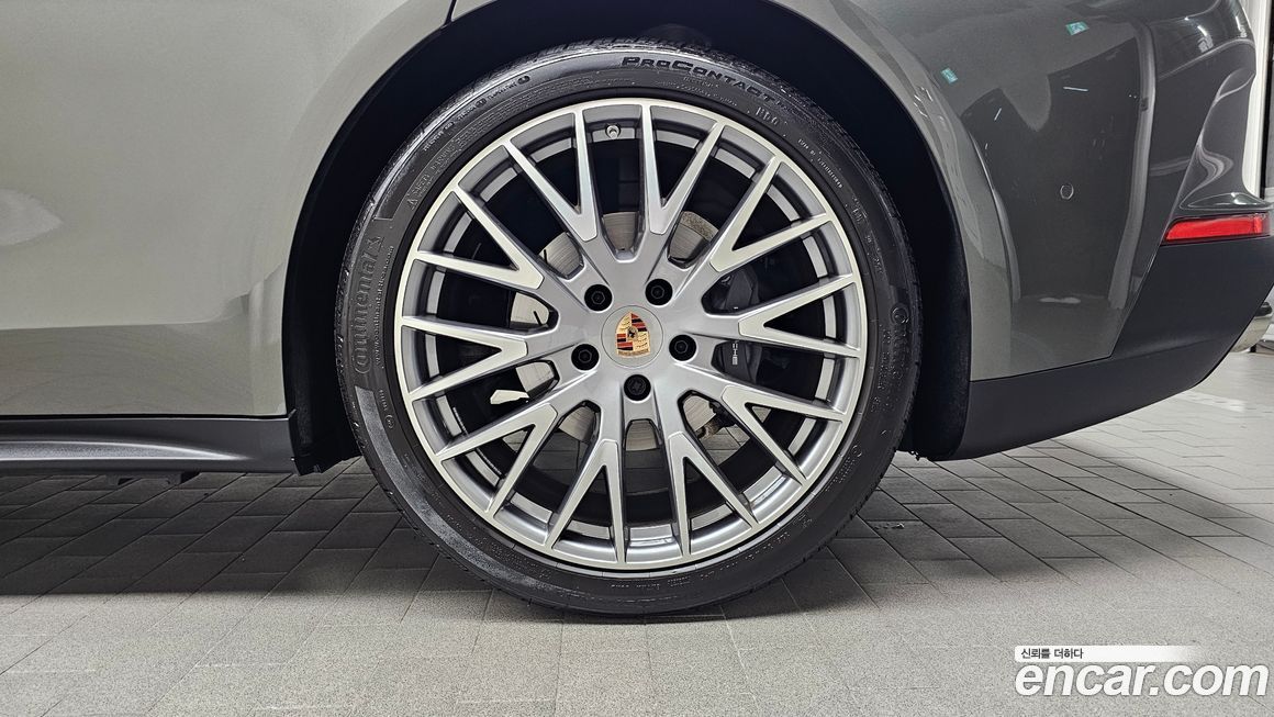 Porsche Panamera 2025