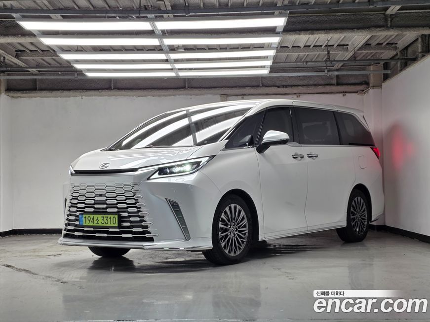 Lexus LM 2025