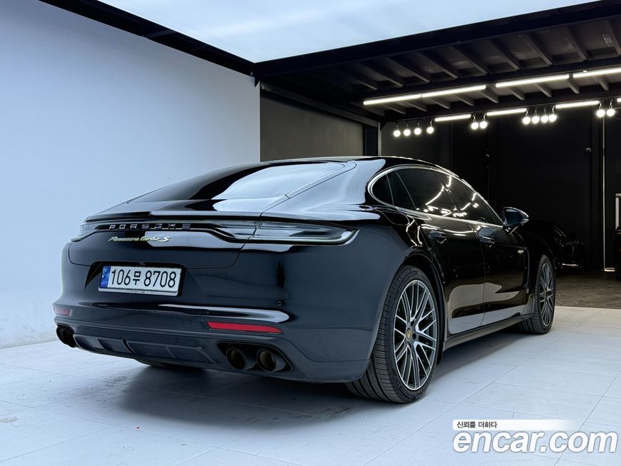 Porsche Panamera 2022