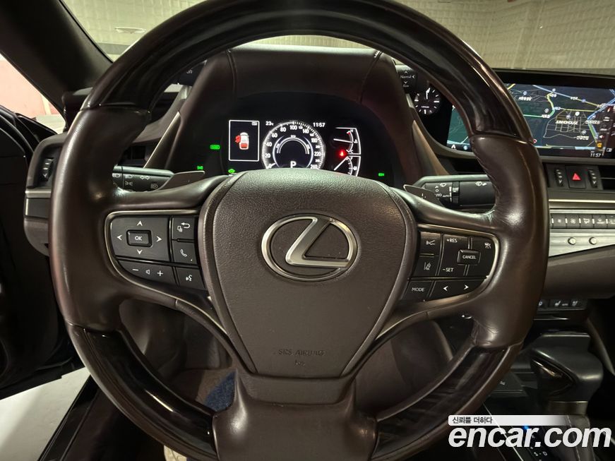 Lexus ES 2021
