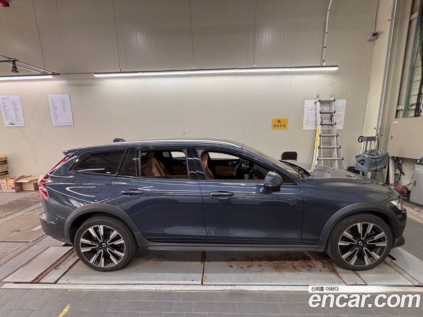 Volvo V60 2022