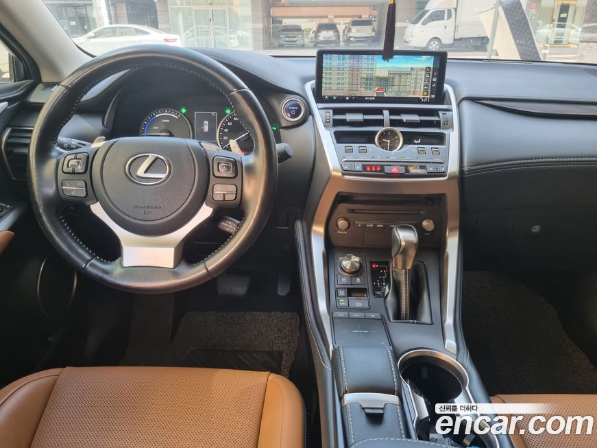 Lexus NX 2021