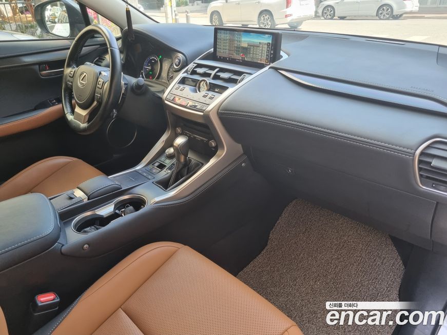 Lexus NX 2021