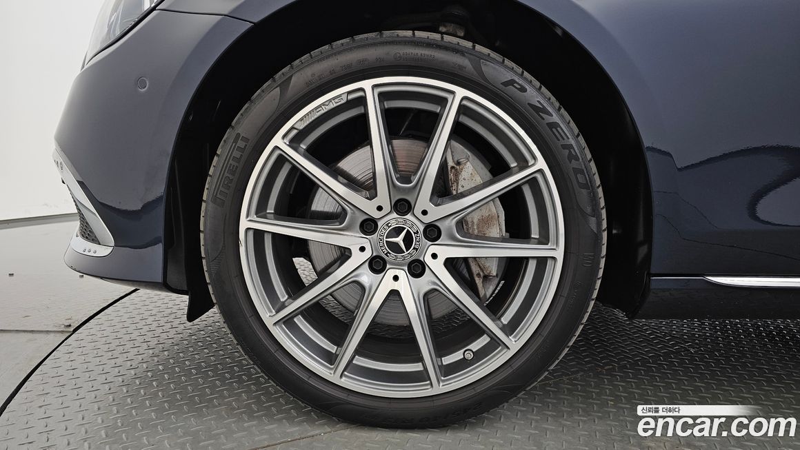 Mercedes-Benz E-Class 2022